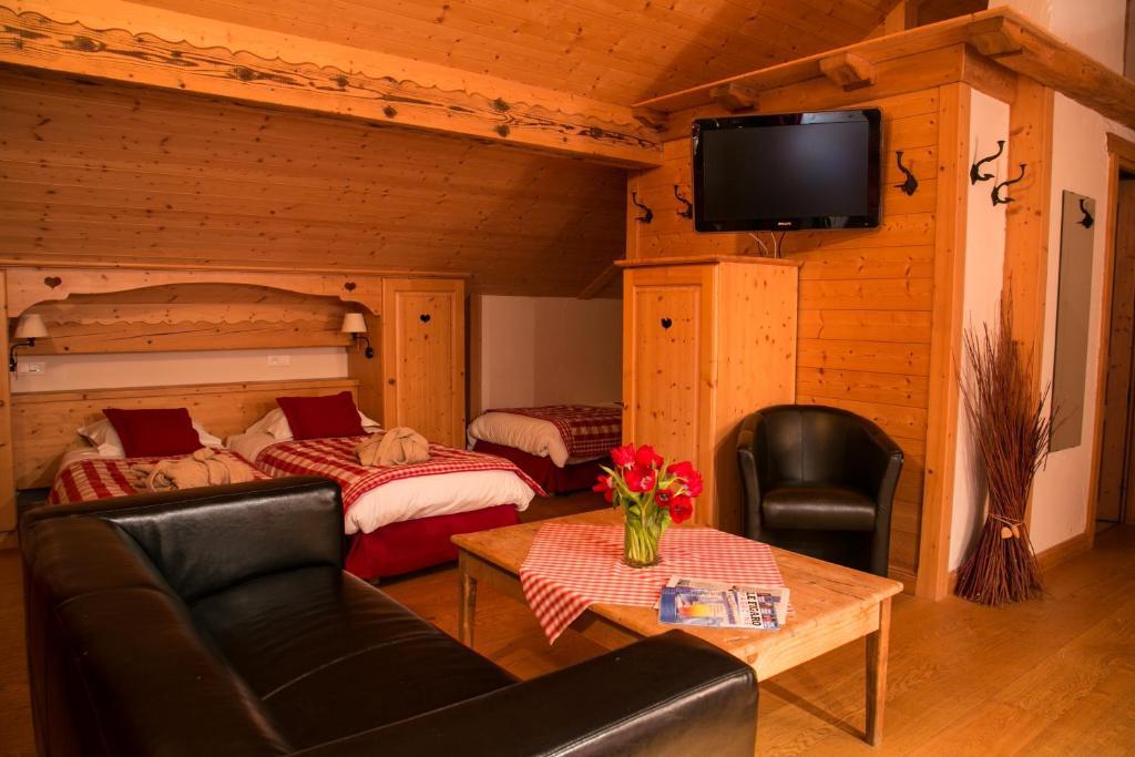 Superior Quadruple Room,1547476258:JPEG