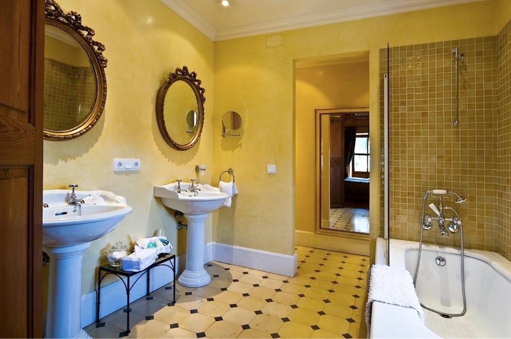 Twin Room,446324028:JPEG
