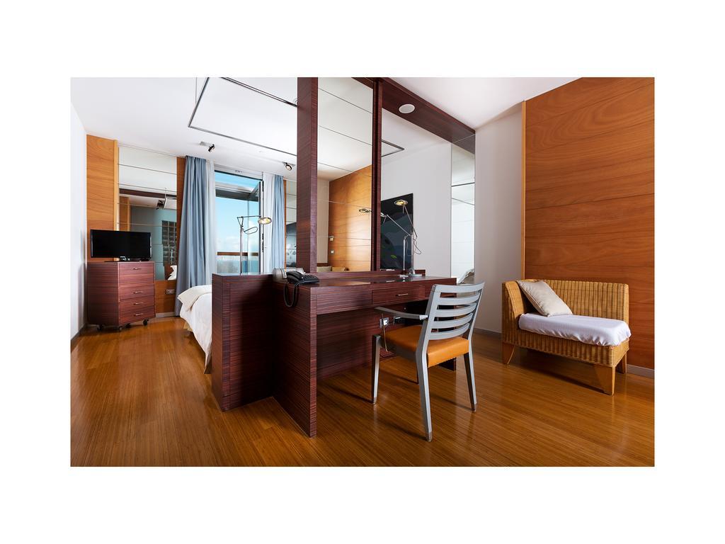 Superior Double room with Partial Sea View