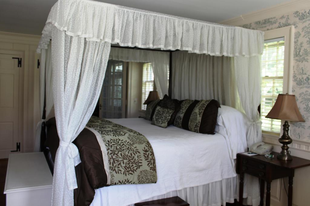 Superior King Room with Fireplace - Cottage (Lady Mariah)