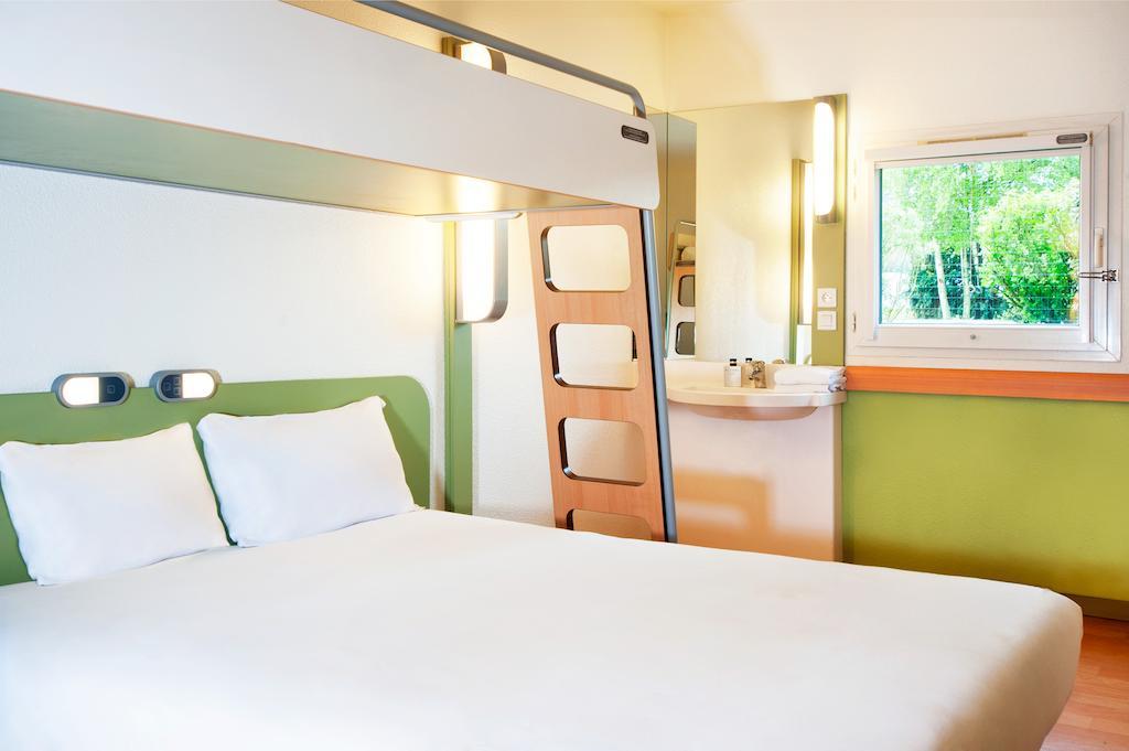 Chambre Triple avec 1 Lit Double et 1 Lit Superposé