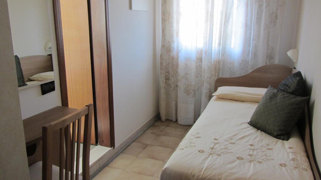 Standard Single Room,233346394:JPEG