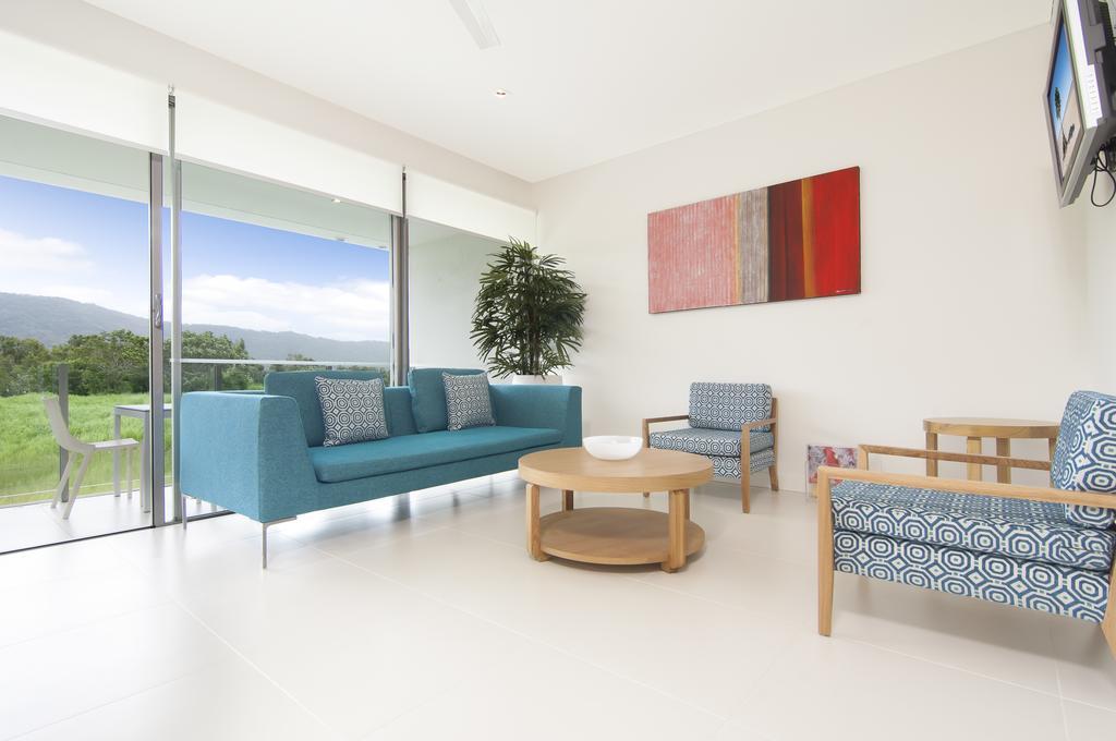 Two-Bedroom Apartment Golf Course & Mountain View