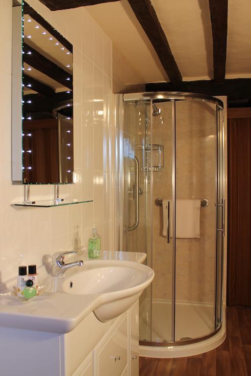 Twin Room with Shower