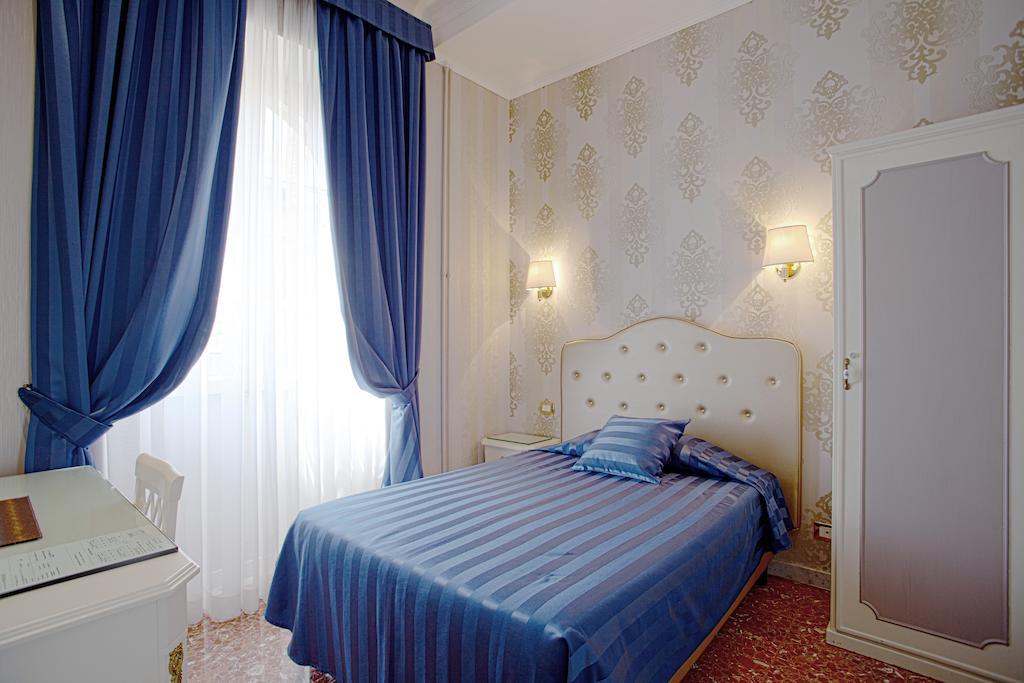 Single Room,817078760:JPEG