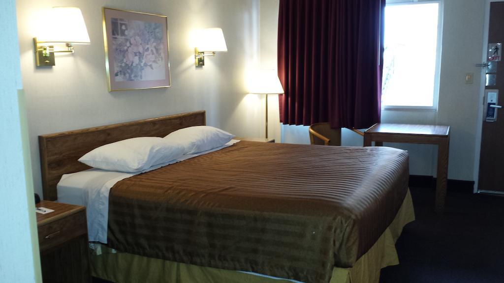 1 King Bed, Standard Room, Non-Smoking