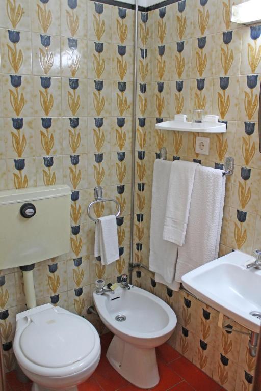 Twin Room with Shared Bathroom