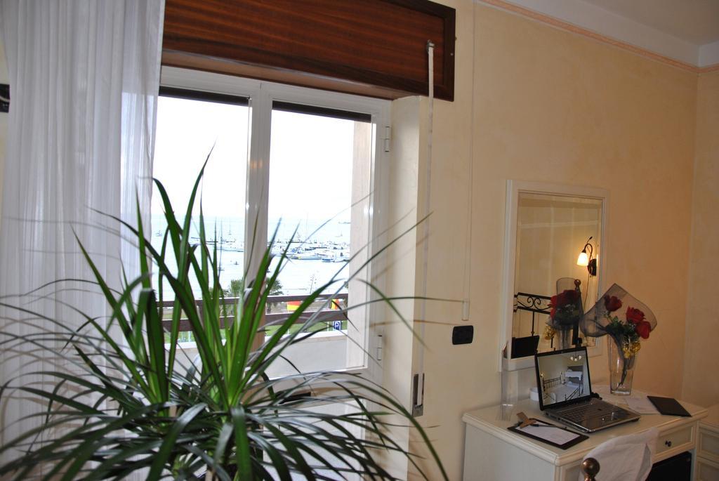 Double Room with Balcony and Sea View