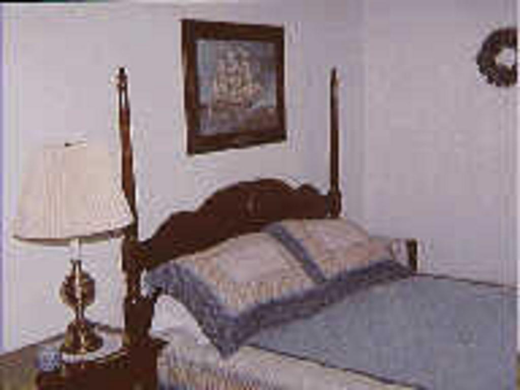 Double Room with Queen and Twin