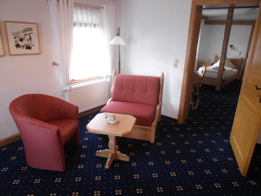2 Doppelzimmer mit Verbindungstür