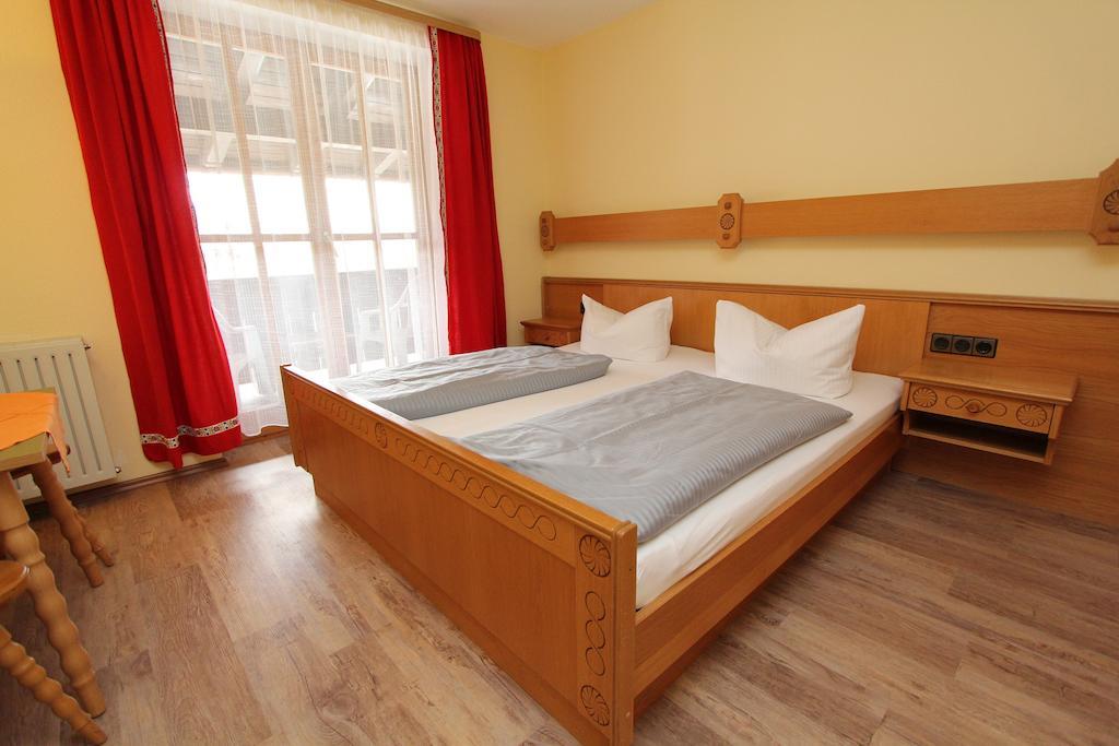 Doppelzimmer mit Balkon