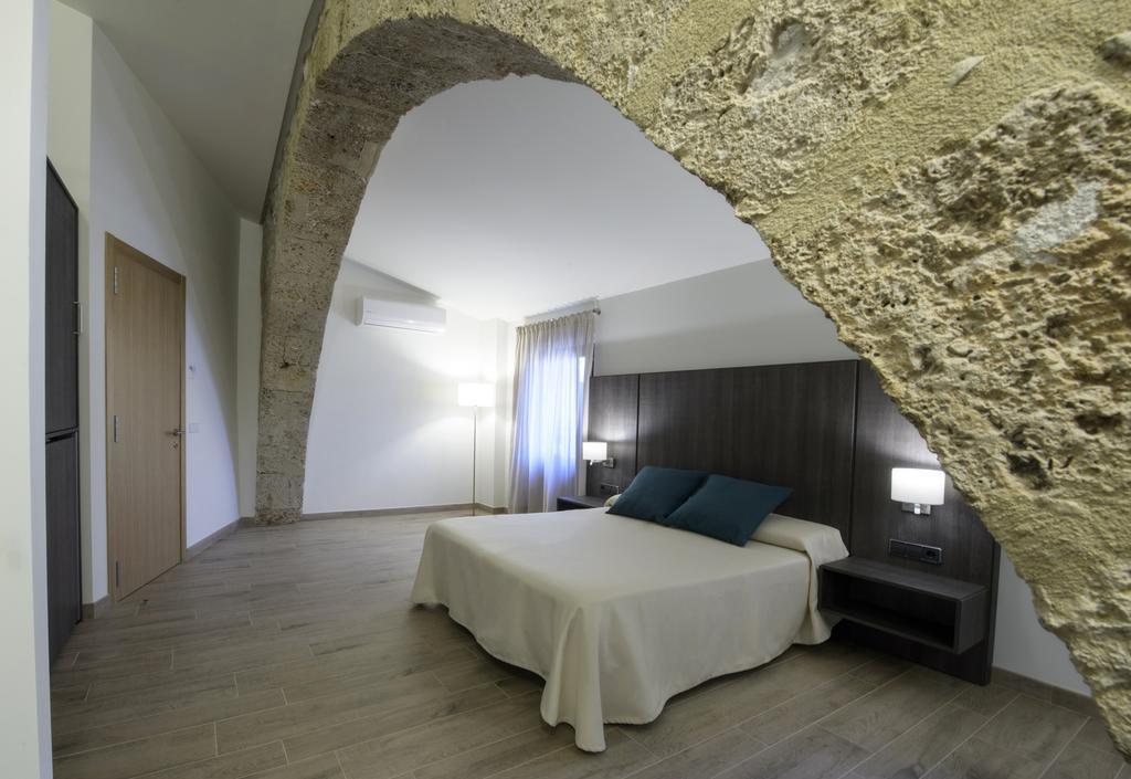 Triple Room with Terrace - In The Masia