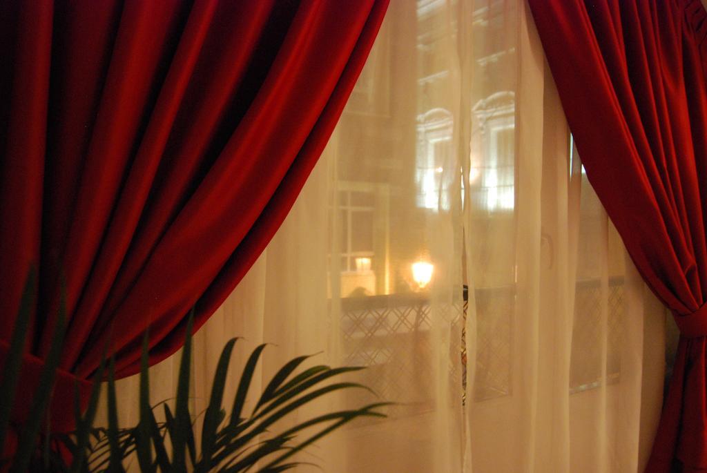 Deluxe Double Room with City View,236070357:JPEG