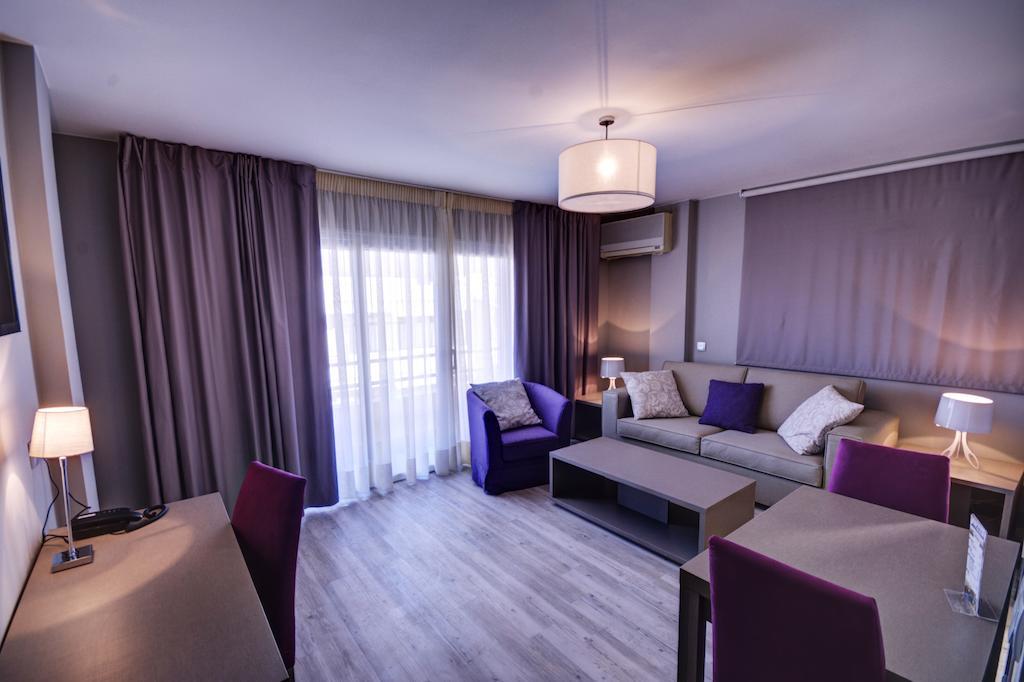 Superior One-Bedroom Apartment
