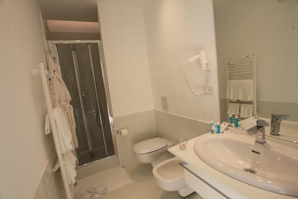 Double or Twin Room with Partial Sea View