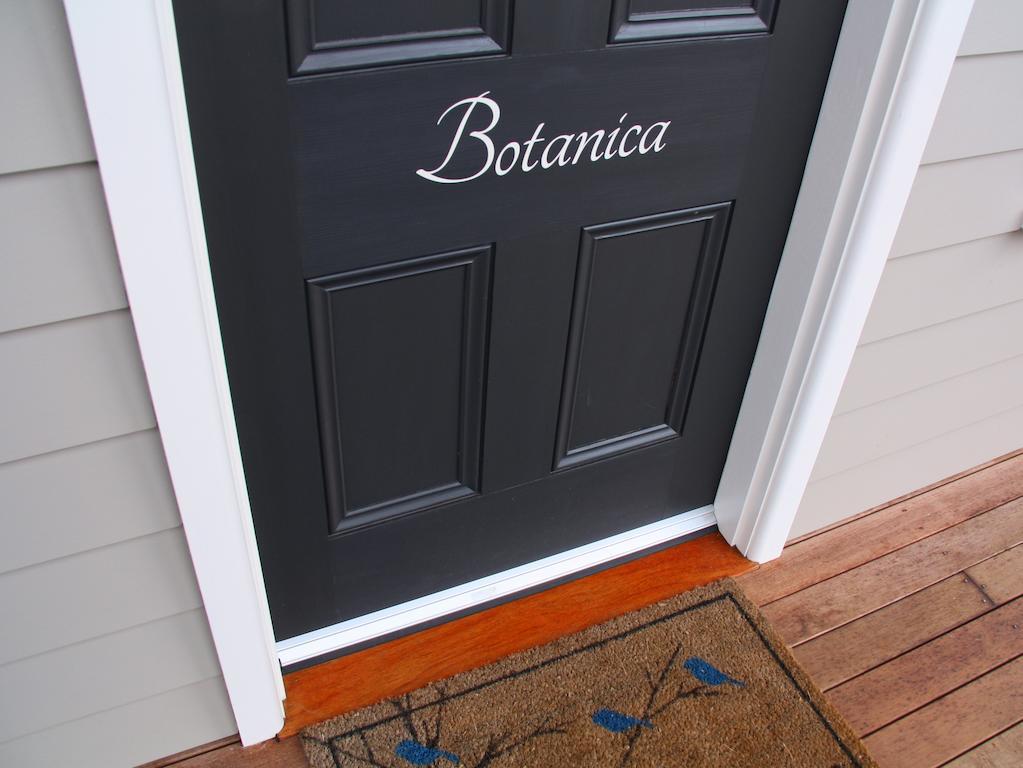 Deluxe One-Bedroom Cottage - Botanica