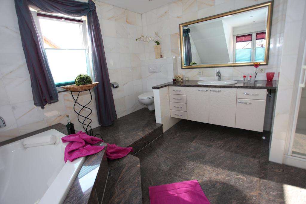 Doppelzimmer mit Balkon