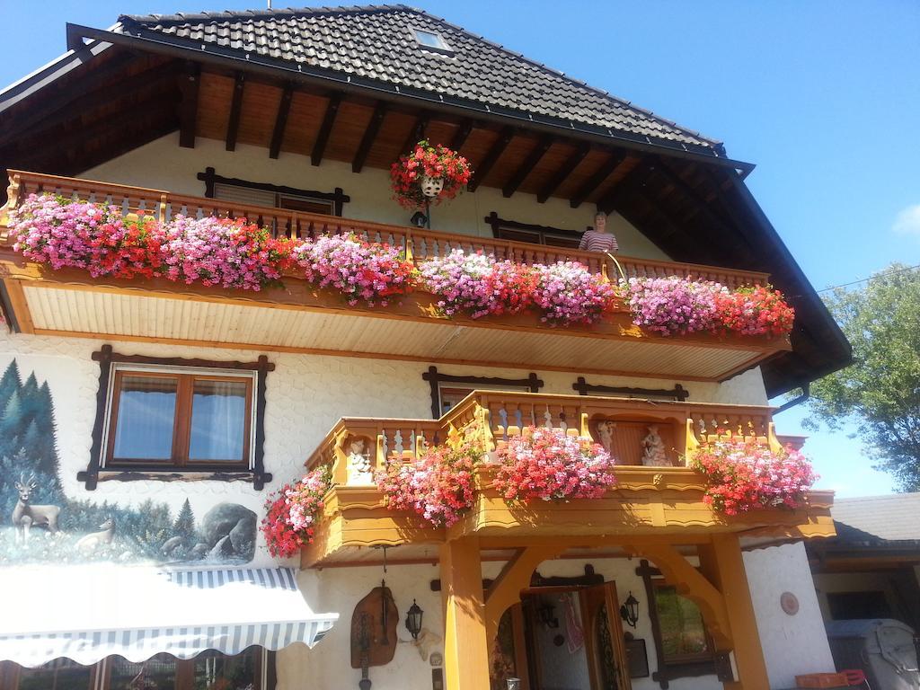 Familienzimmer mit Bergblick
