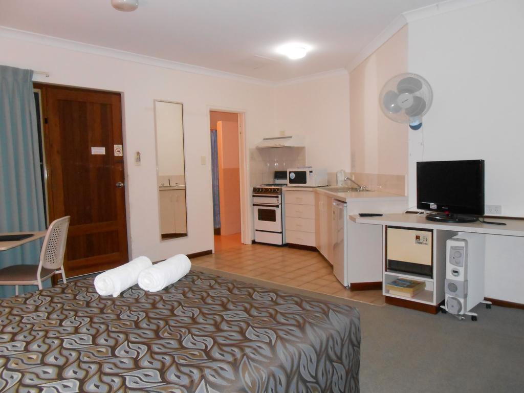 Standard Queen Room