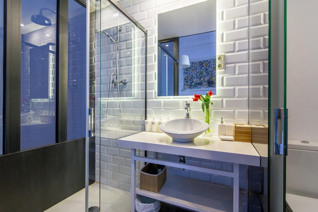 Superior King Room Private Bathroom
