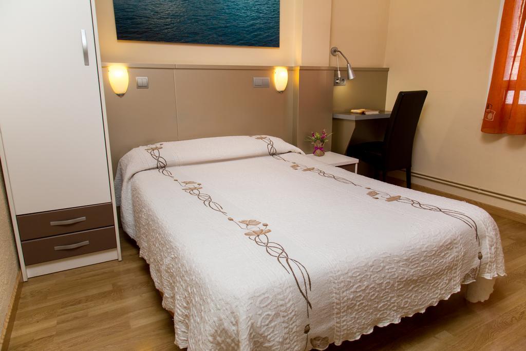 Double or Twin Room Private Bathroom