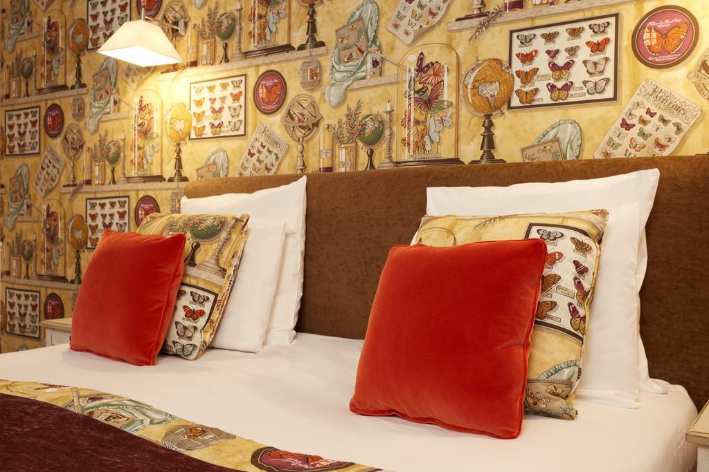 Two Connecting Double or Twin Rooms