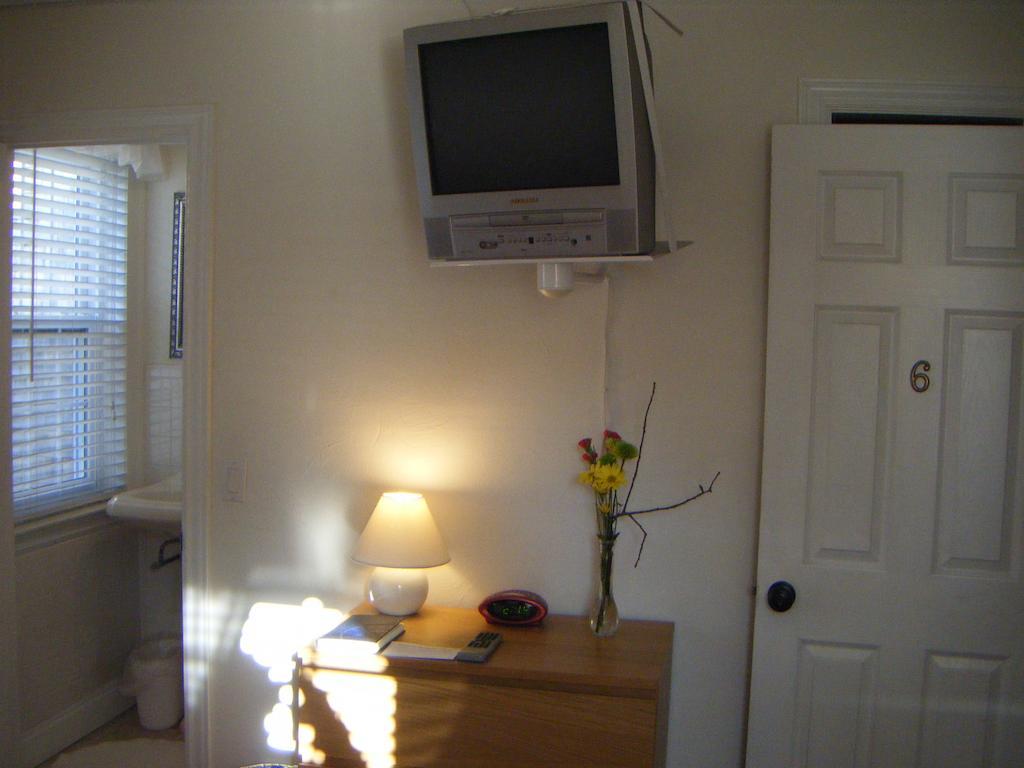 Standard Queen Room