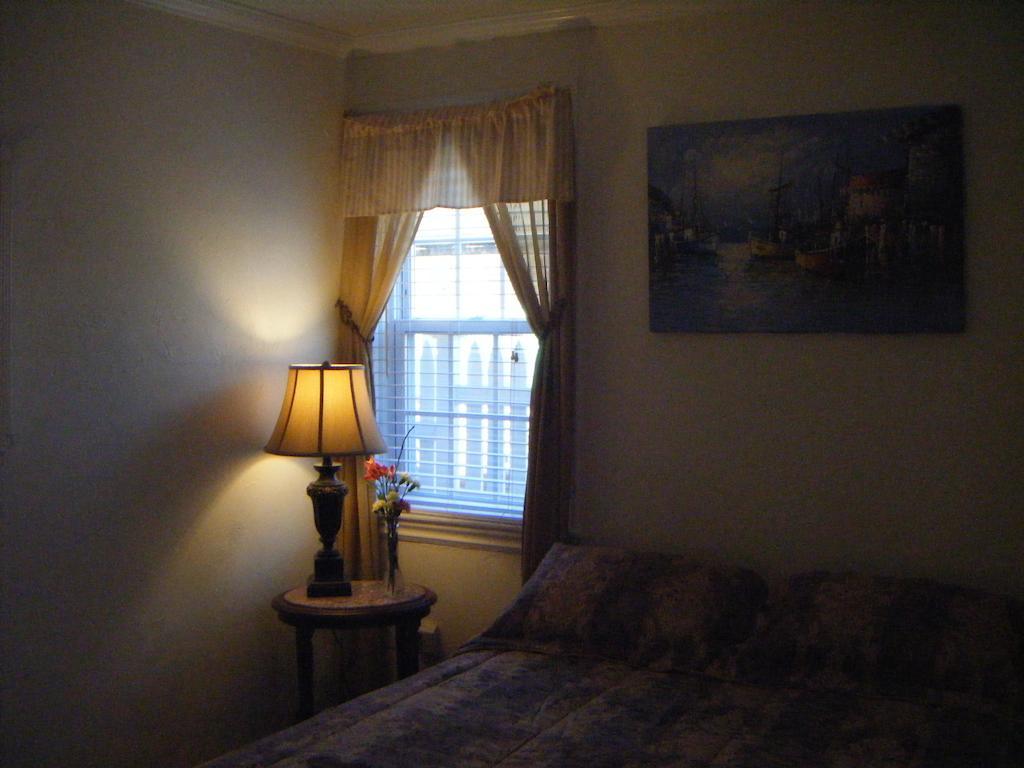 Standard Queen Room