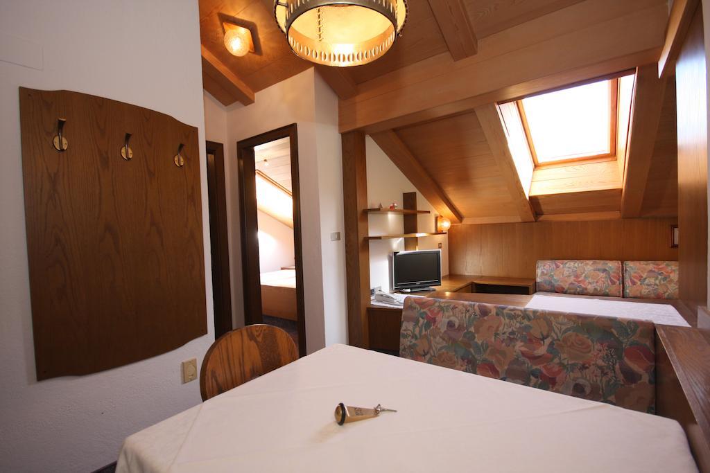 One-Bedroom Apartment - Attic (2 Adults and 2 Children)