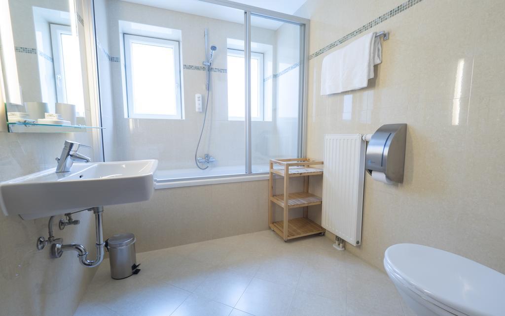 Superior Double Room with Bathtub