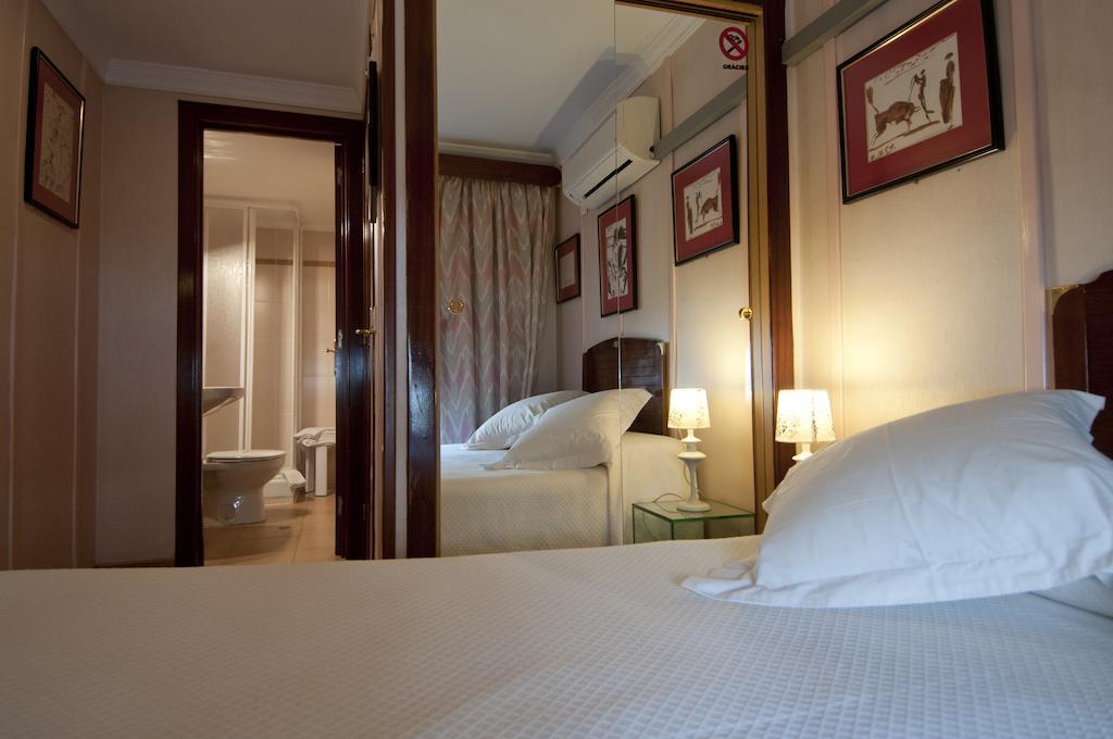 Triple Room,404958750:JPEG