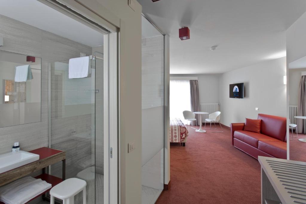 Junior Suite (2 Adults)
