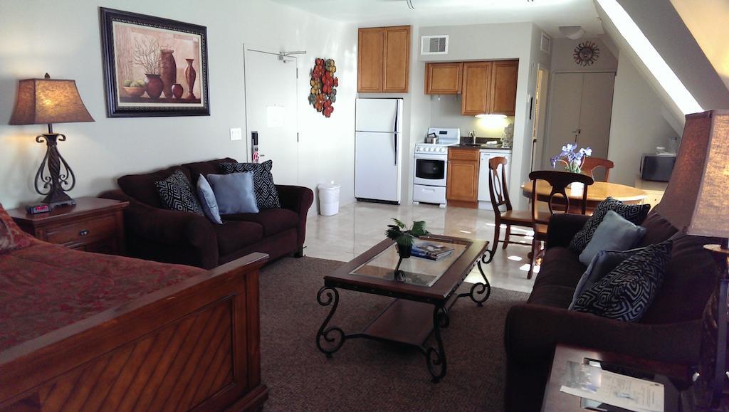 Deluxe Studio