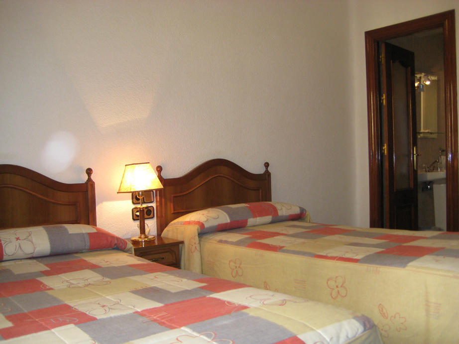 Double or Twin Room Private Bathroom