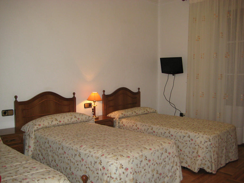 Double or Twin Room Private Bathroom