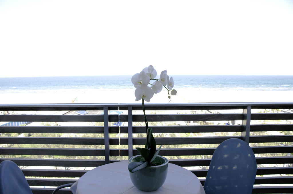 Double or Twin Room with Sea View