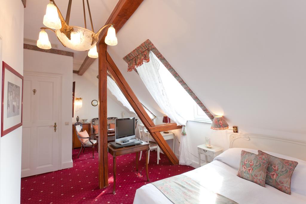 Deluxe Room,669732825:JPEG