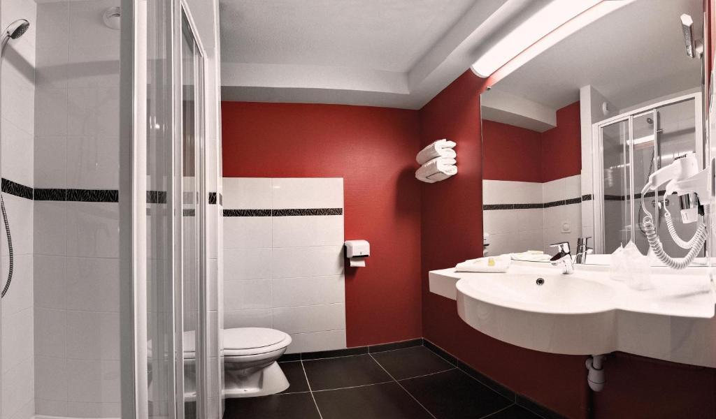 Quadruple Room (1 double bed, 1 single bed, 1 child bed (70/63 in))