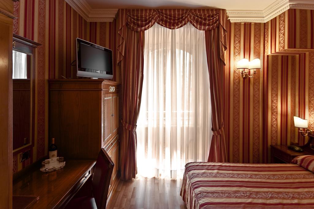 Small Double Room,396665139:JPEG