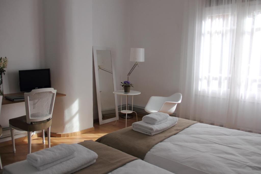 Superior Twin Room with Shared Bathroom,27629612:JPEG