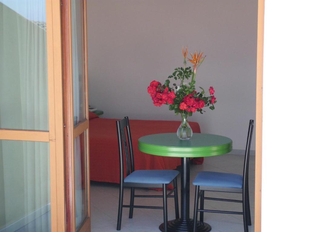 Dreibettzimmer mit Meerblick
