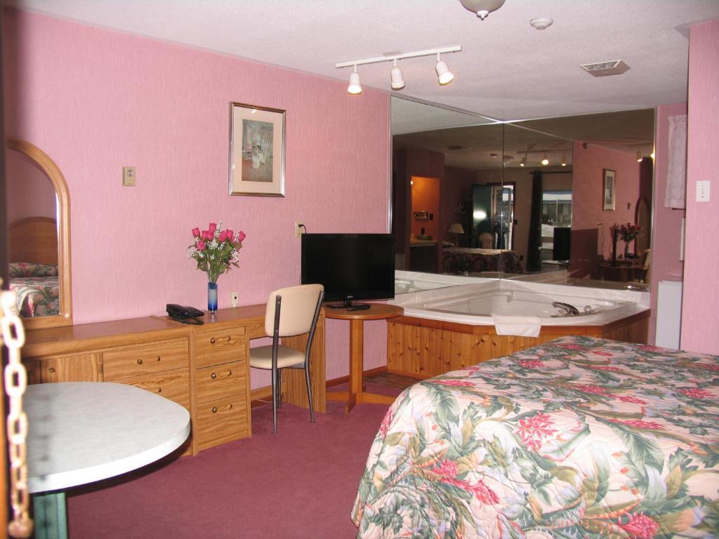 Queen Room with Whirlpool