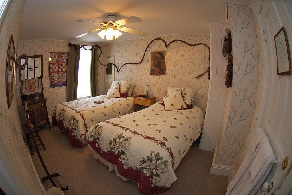 Twin Room with Shower