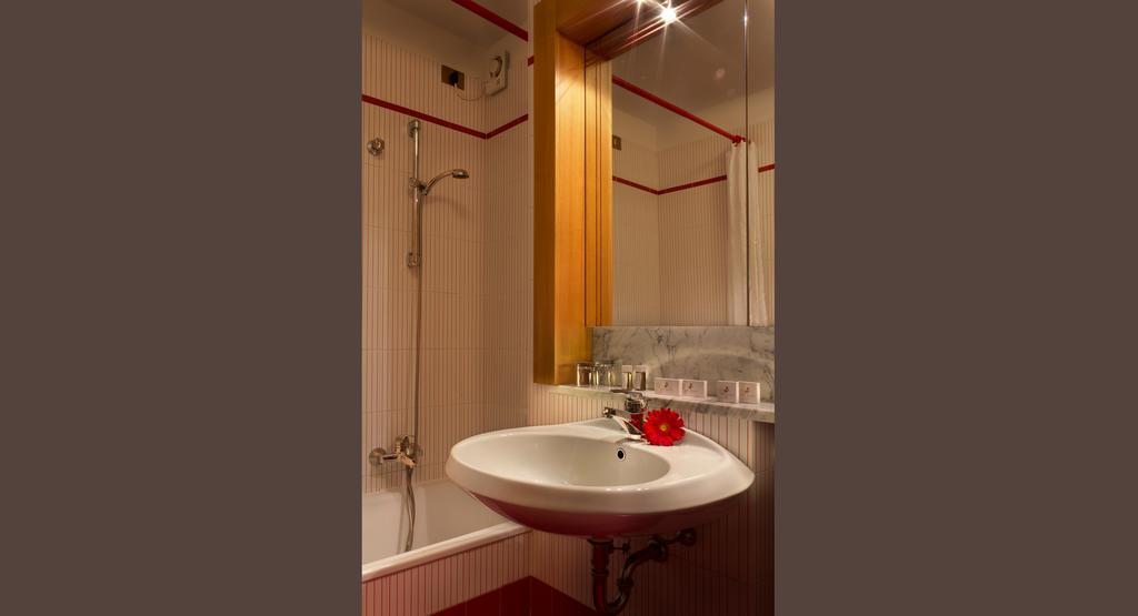 Double or Twin Room with Lake View