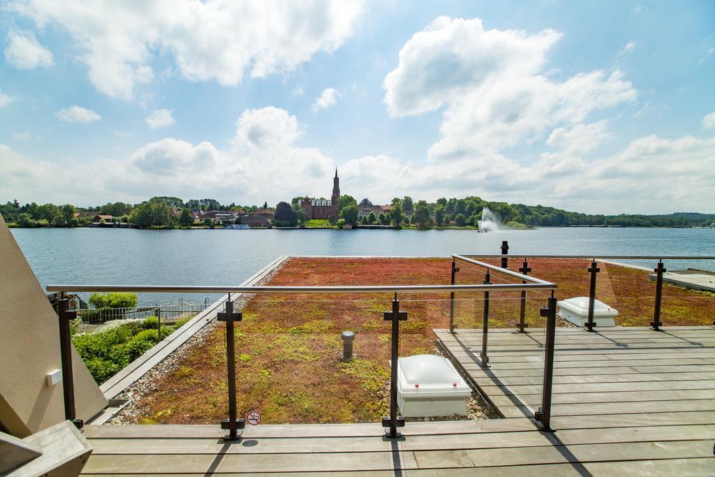 Premium Apartment – Seeblick und eigener Pool
