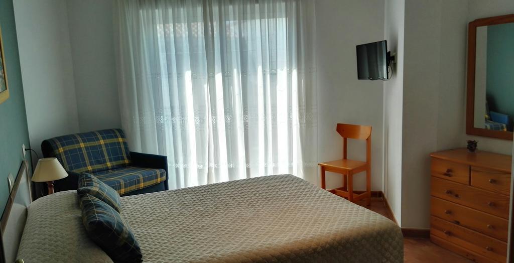 Deluxe Room (2 Adults + 1 Child)