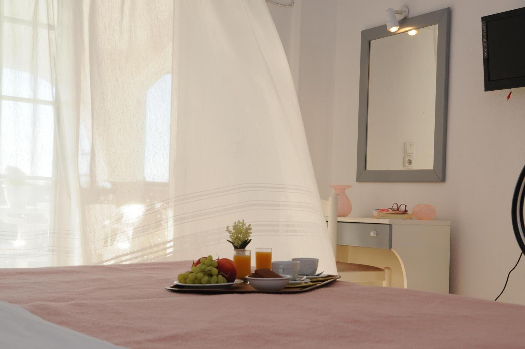 Studio (4 Adults)