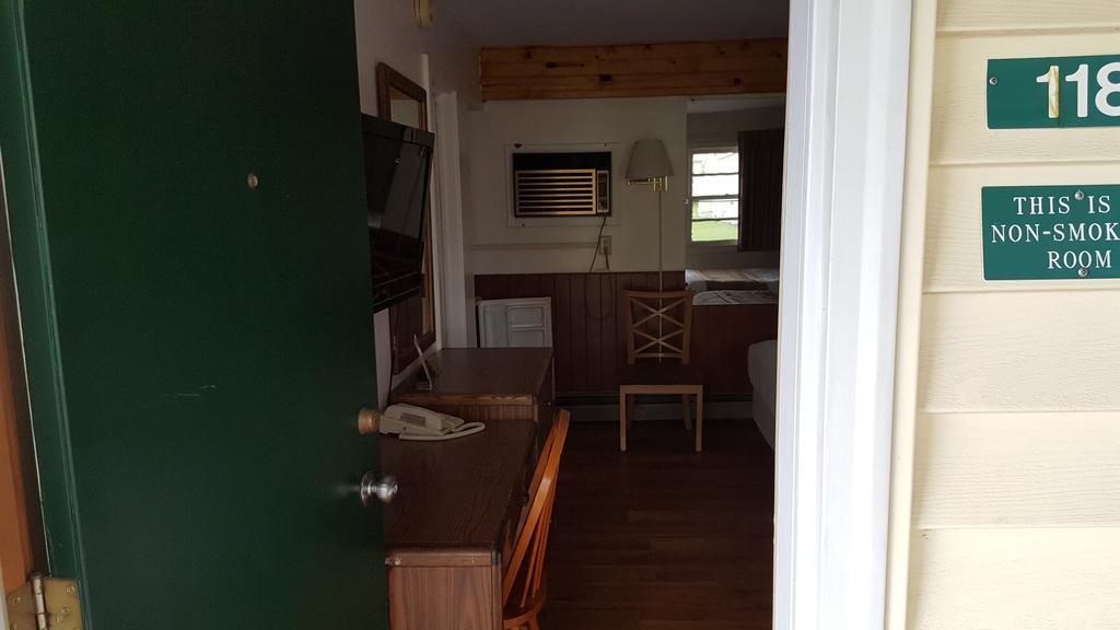 Basic Triple Room with Shared Bathroom