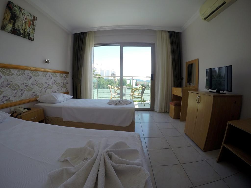 Double or Twin Room Sea View