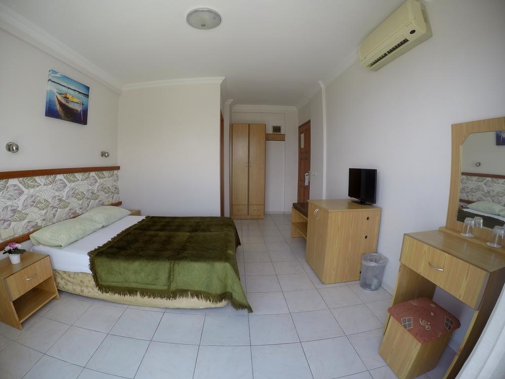 Double or Twin Room Sea View